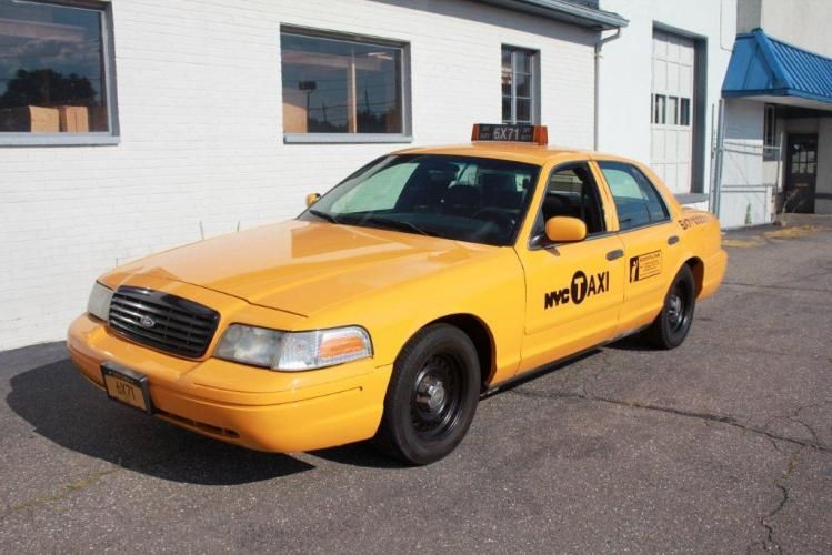 2000 Ford Crown Victoria