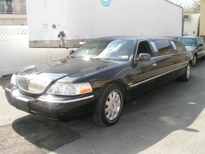 2004 Lincoln Towncar Limo