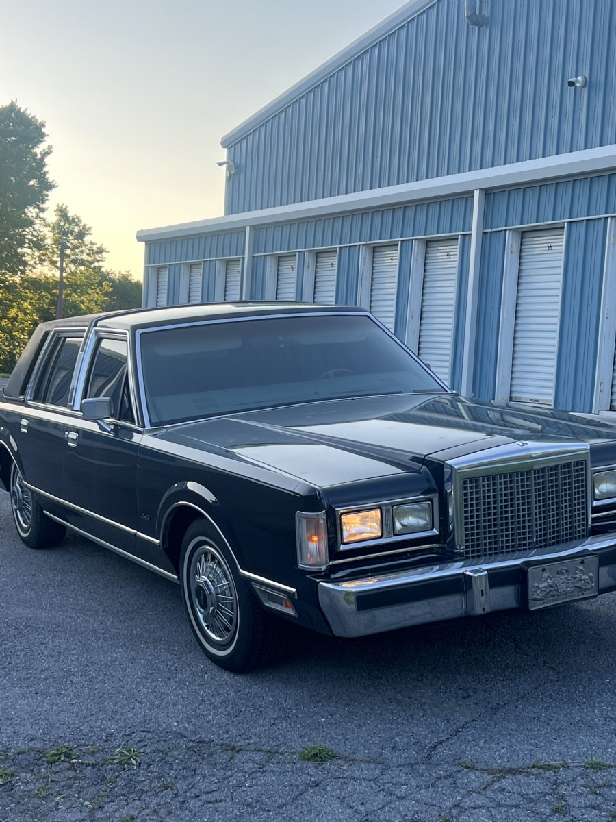 1986 Lincoln towncar