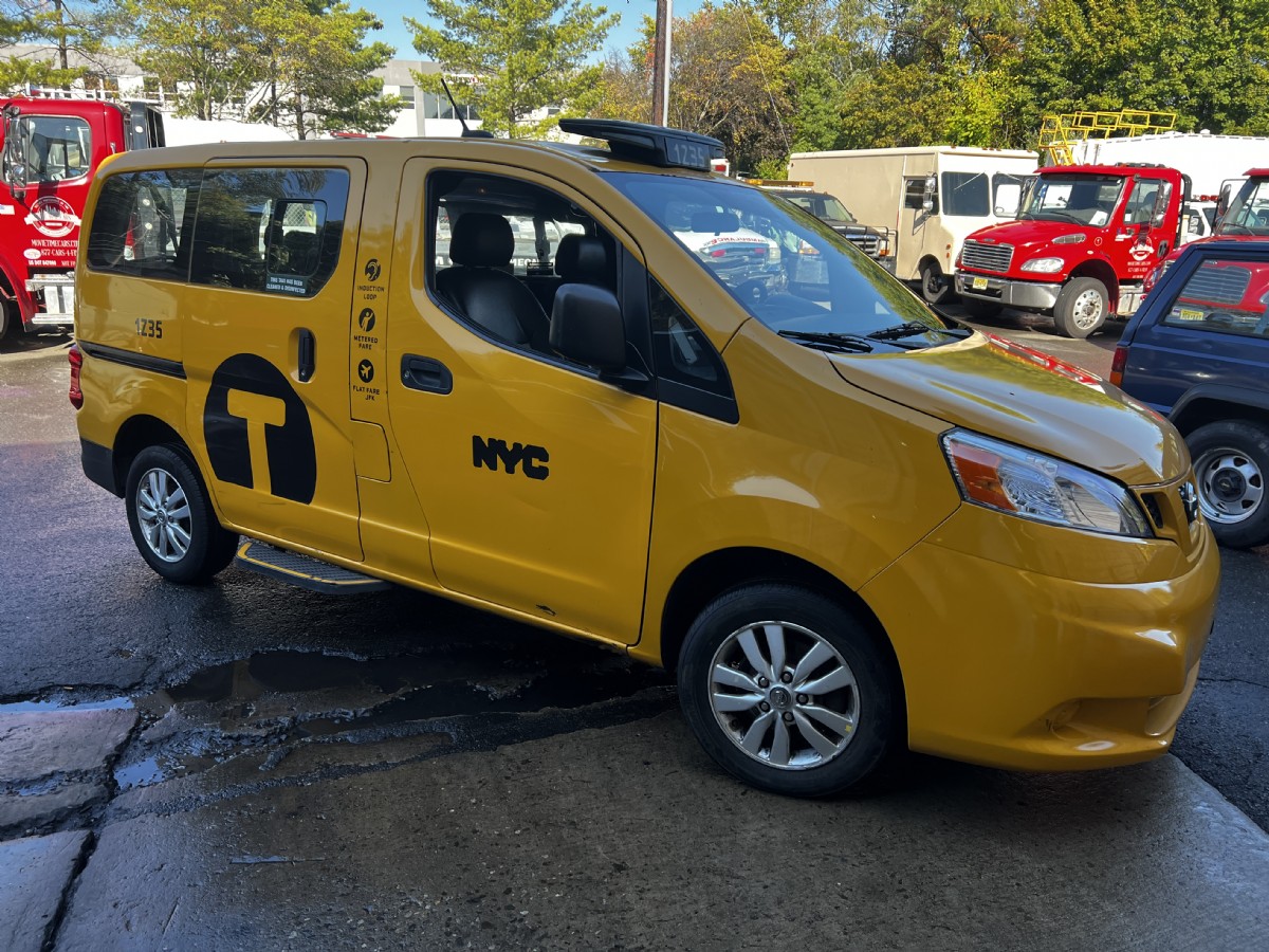 2014 NISSAN NV200