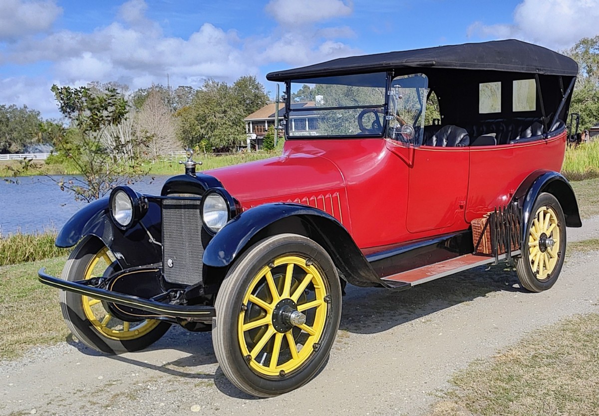 1915 Chalmers Tourer 7 Seater