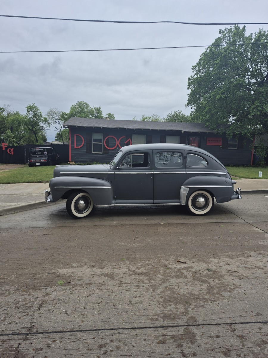 1947 Ford Super Deluxe Sedan
