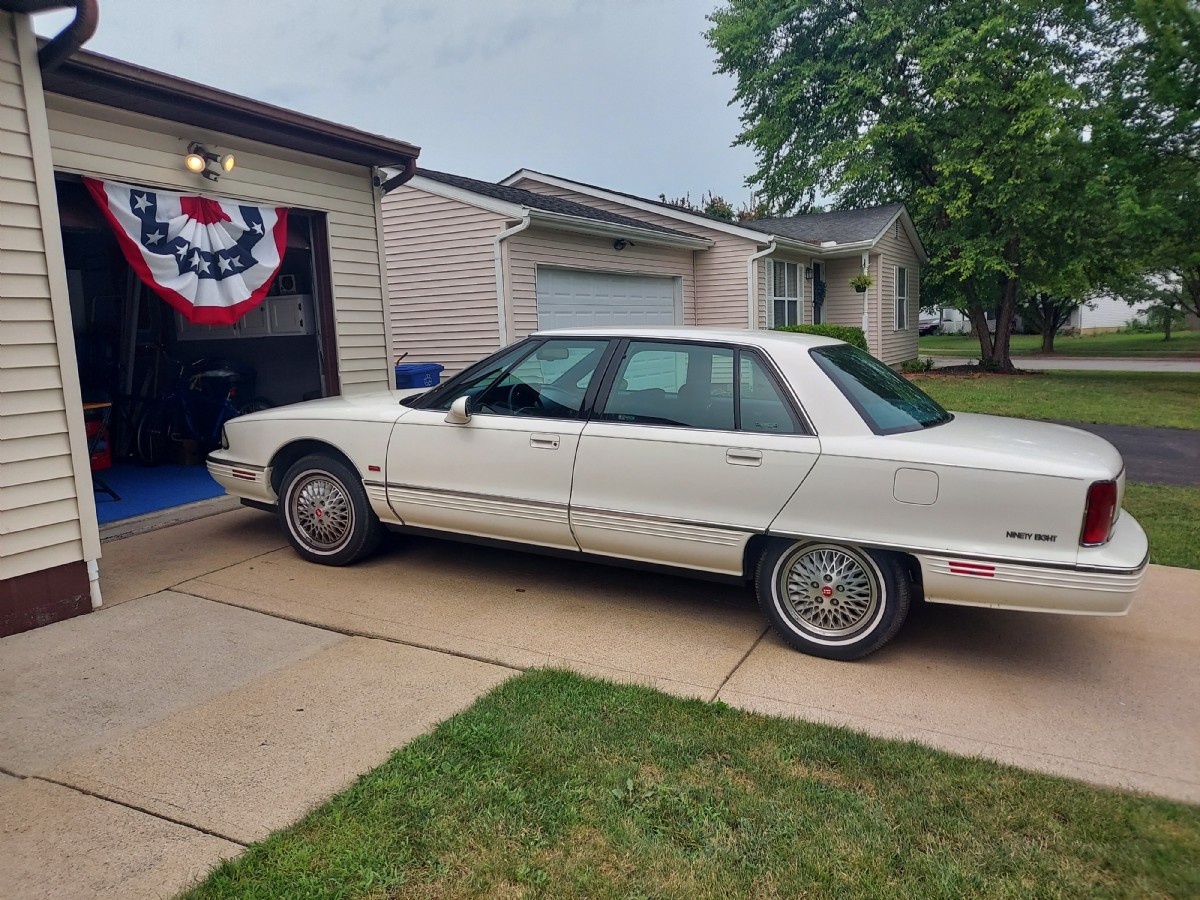1993 OLDSMOBILE Ninety Eight (98) Regency Elite