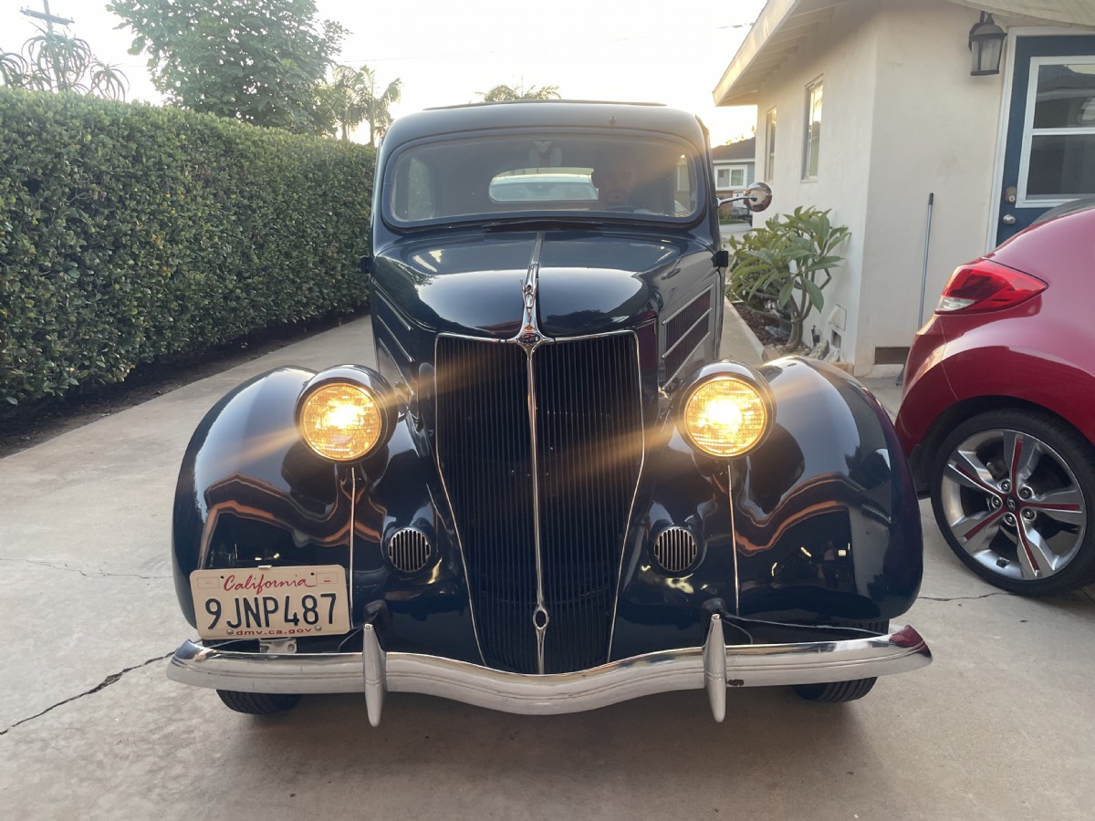 1936 Ford  Tudor humpback