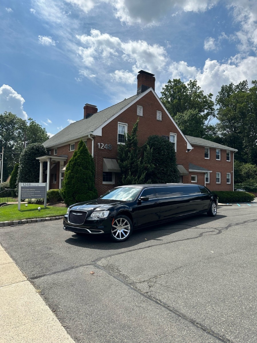2022 Chrysler 300 LX