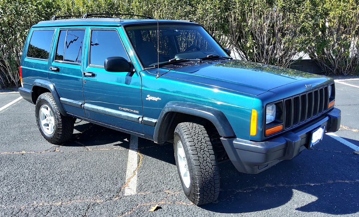 1998 JEEP Cherokee XJ Sport