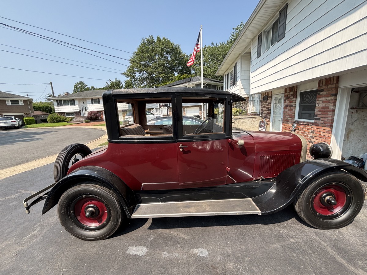 1925 REO T-6 4 Passenger Coupe