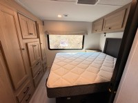 2025 Sunseeker Forest River 32'