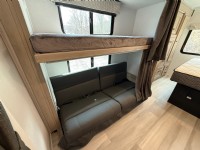 2025 Sunseeker Forest River 32'